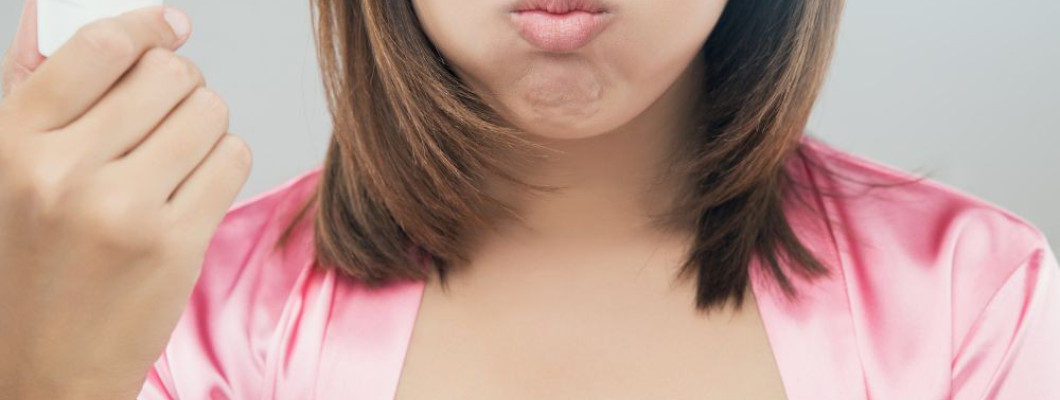 Žvrkljanje olja: starodavna tehnika za zdravje dlesni in razstrupljanje ustne votline