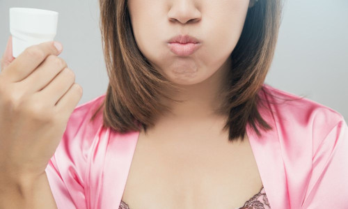 Žvrkljanje olja: starodavna tehnika za zdravje dlesni in razstrupljanje ustne votline